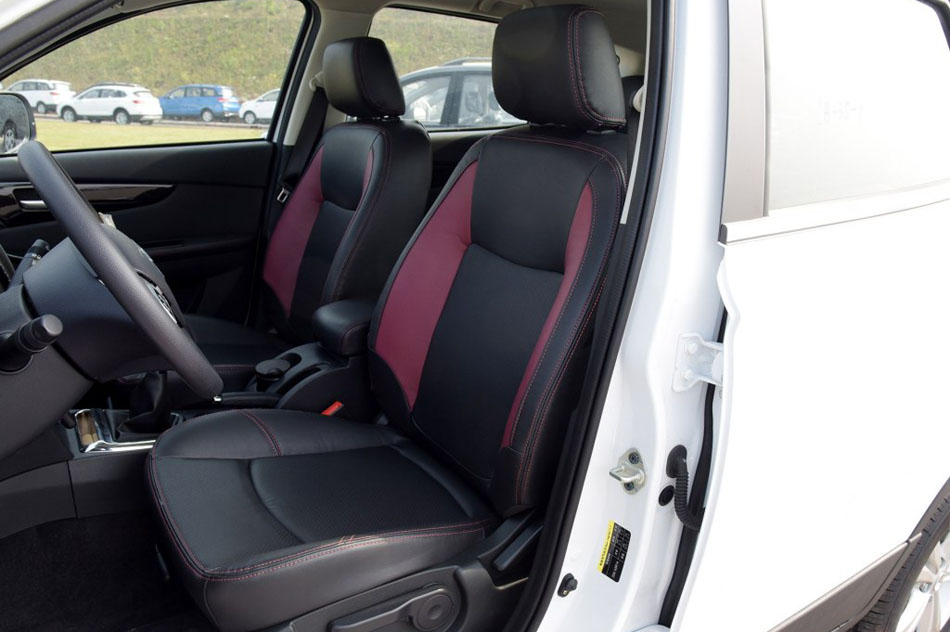 2016款 1.5L 手动豪华型 座椅空间