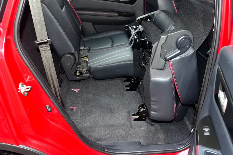 2014款 1.5L 舒适型 座椅空间