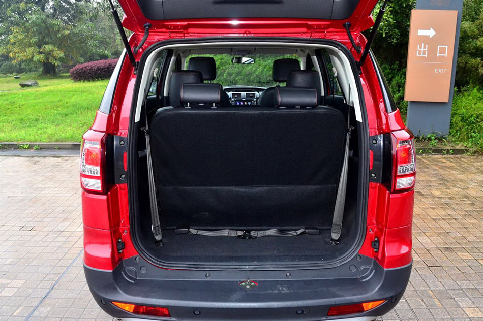 2014款 1.5L 舒适型 座椅空间