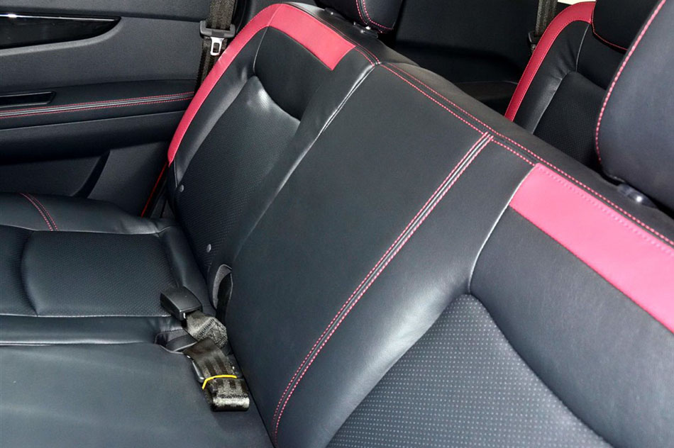 2014款 1.5L 舒适型 座椅空间