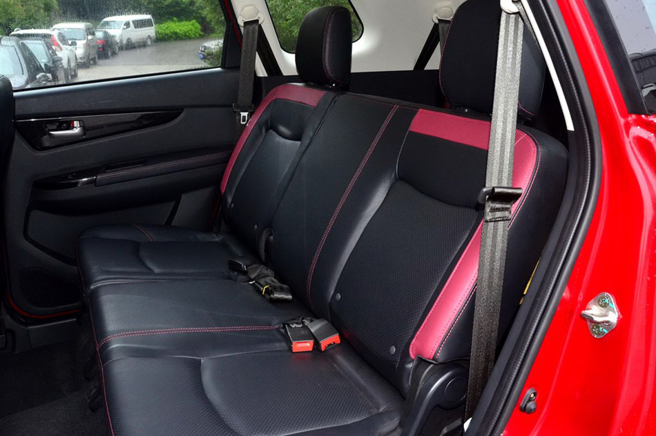 2014款 1.5L 舒适型 座椅空间