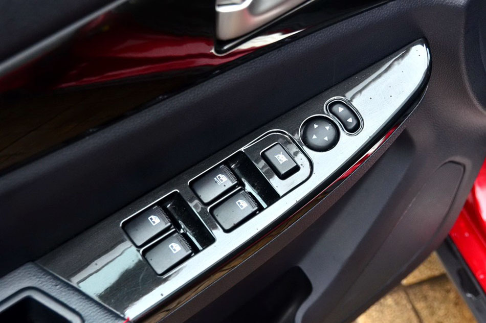 2014款 1.5L 舒适型 座椅空间