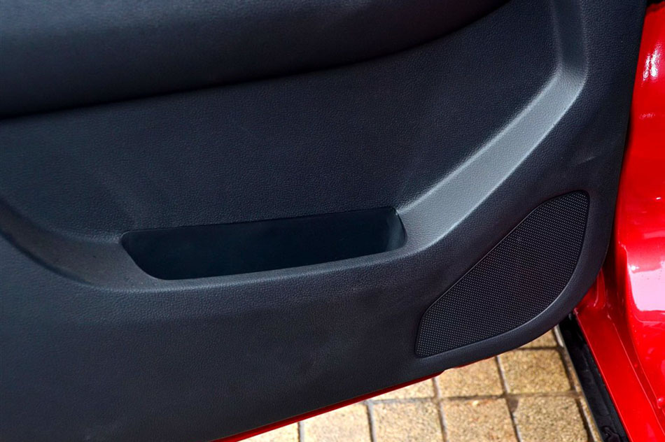 2014款 1.5L 舒适型 座椅空间