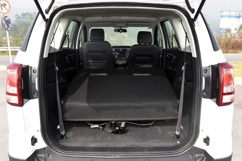 2016款 1.5L 手动豪华型 座椅空间