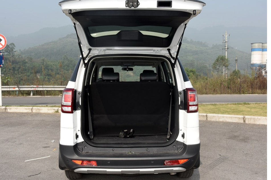 2016款 1.5L 手动豪华型 座椅空间