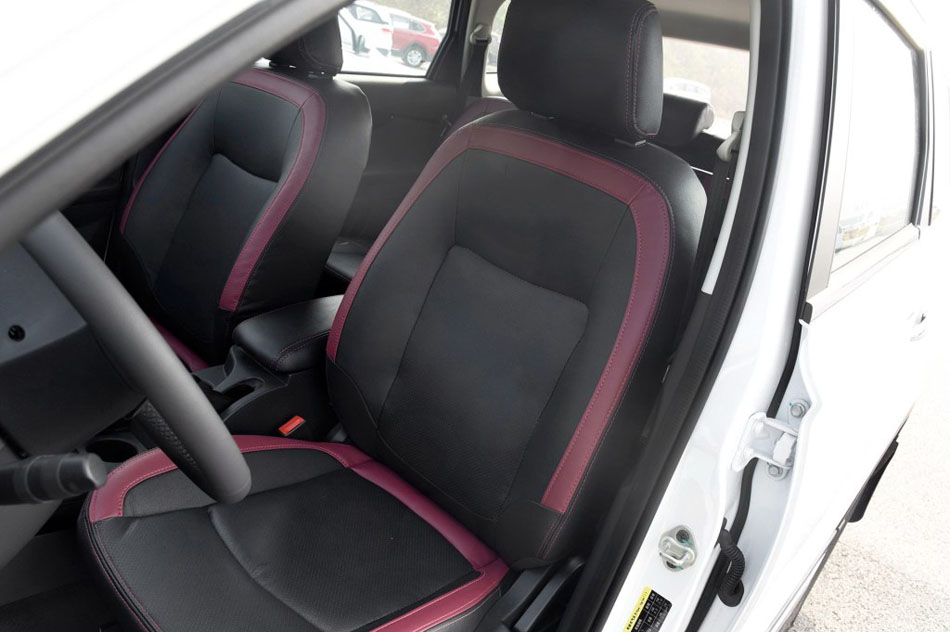 2016款 1.5L 手动豪华型 座椅空间