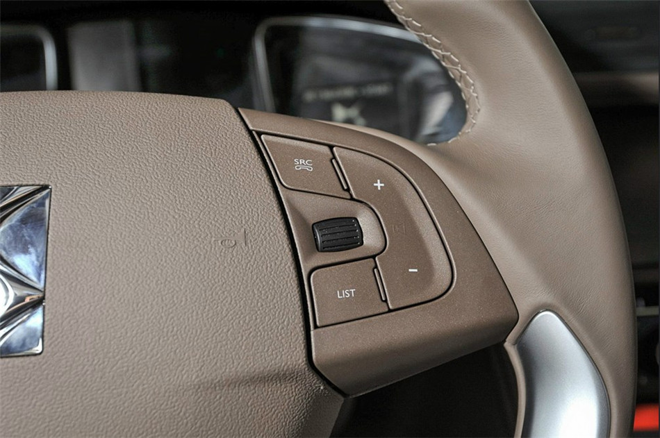 2014款 1.6T AT 豪华版THP200 内饰