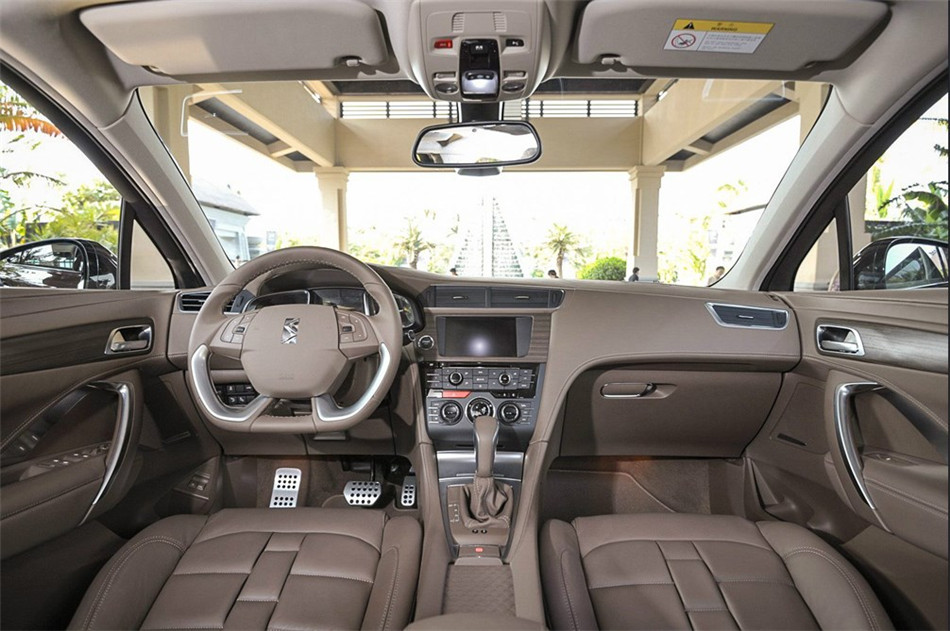 2014款 1.6T AT 豪华版THP200 内饰