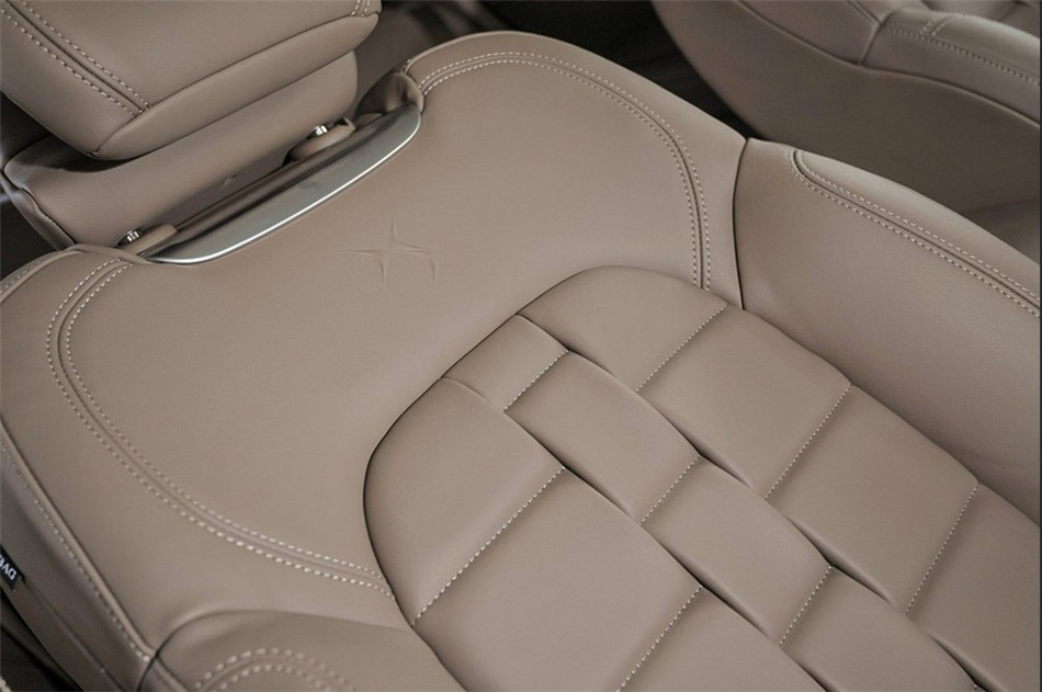 2014款 1.6T AT 豪华版THP200 座椅空间