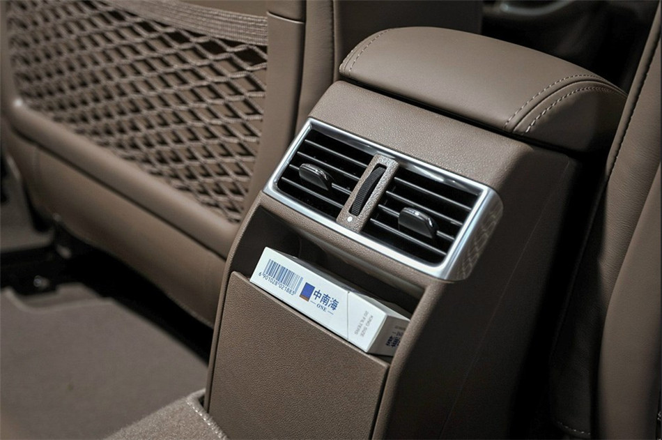 2014款 1.6T AT 豪华版THP200 座椅空间