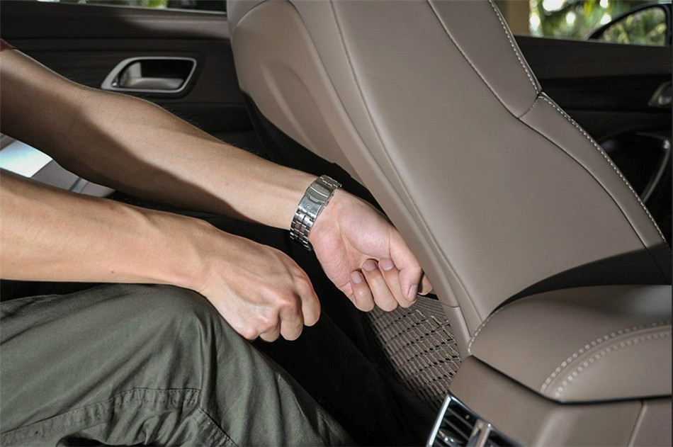 2014款 1.6T AT 豪华版THP200 座椅空间