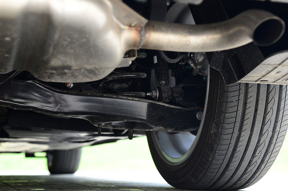 2014款 三厢基本型 引擎底盘