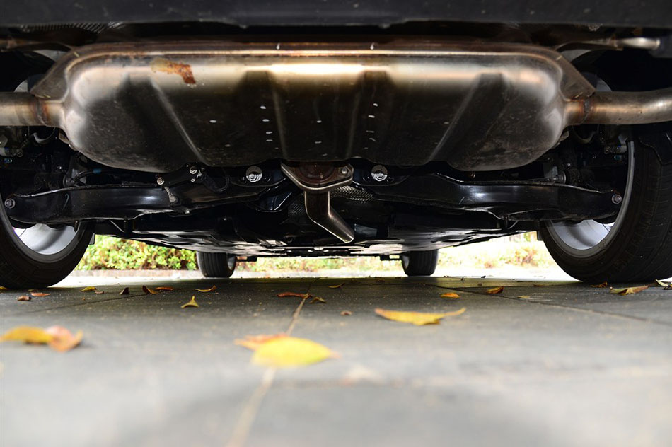 2014款 三厢基本型 引擎底盘