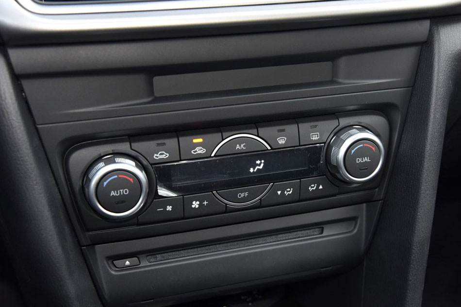 2017款 三厢 1.5L 自动豪华型 内饰