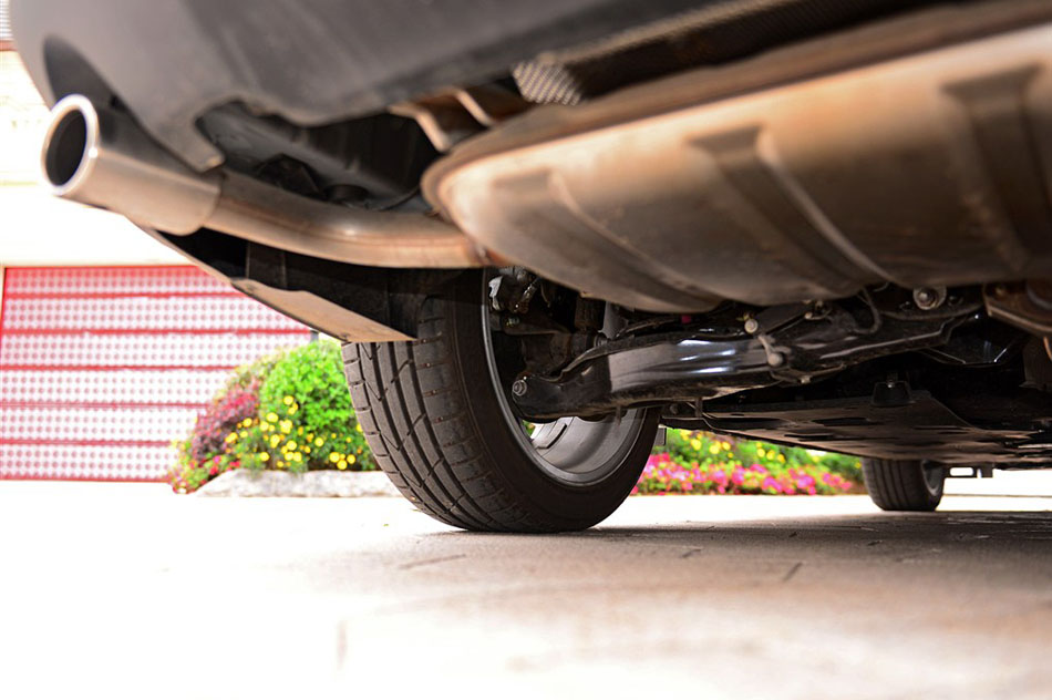 2014款 2.5L 基本型 引擎底盘