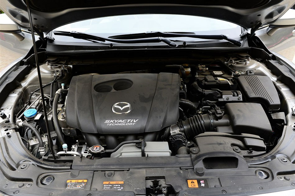 2014款 2.5L 基本型 引擎底盘