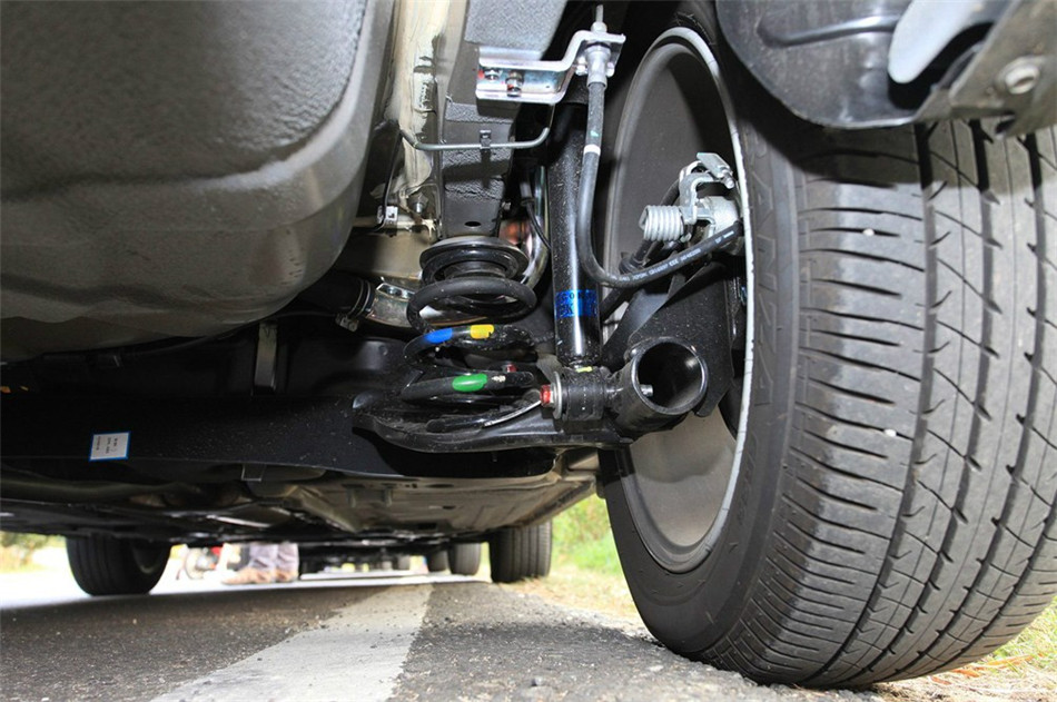 优6 SUV 2014款 引擎底盘