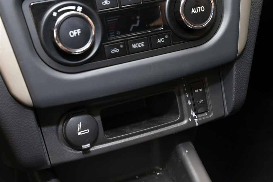 2014款 1.6L 自动高配型 内饰