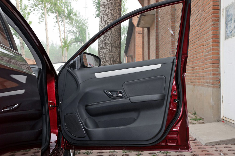 2014款 1.6L 自动高配型 座椅空间