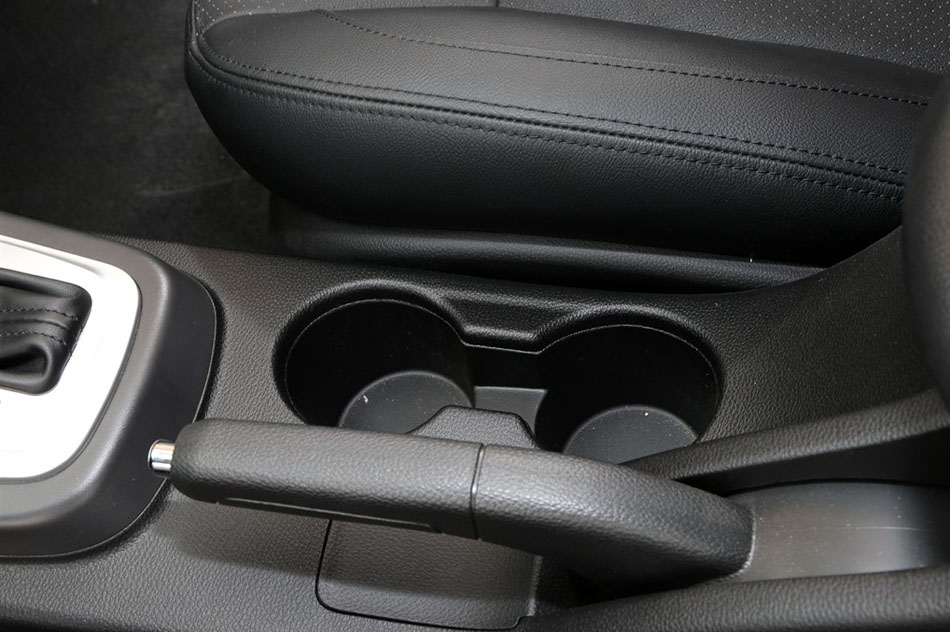 2014款 1.6L 自动高配型 座椅空间