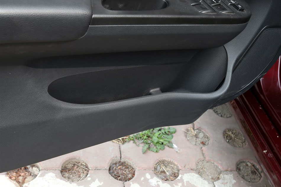 2014款 1.6L 自动高配型 座椅空间