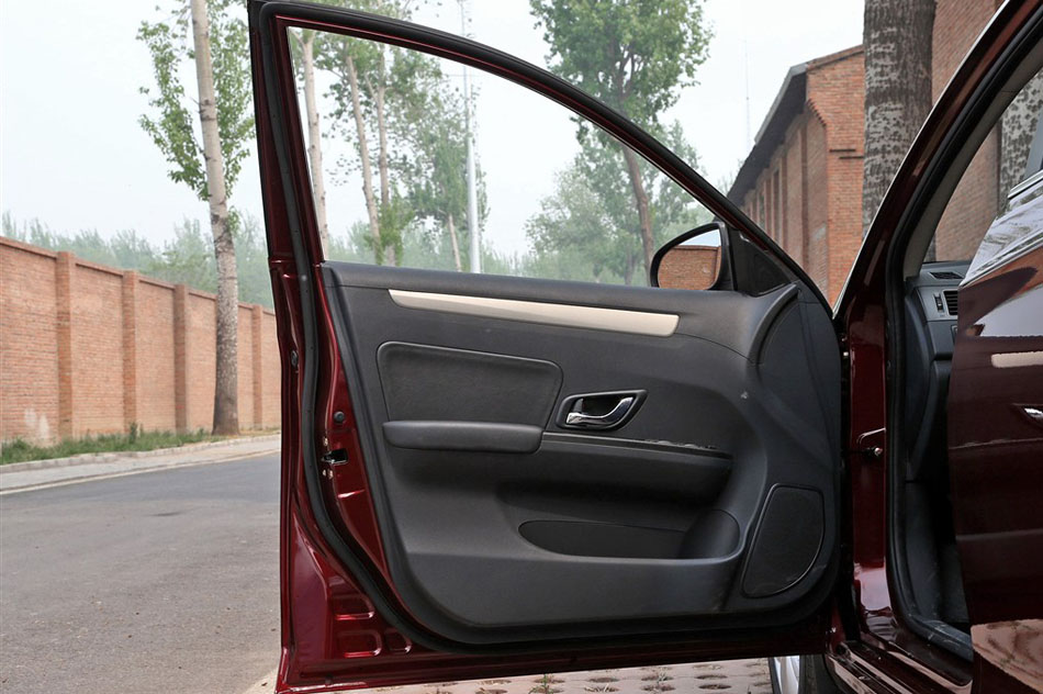 2014款 1.6L 自动高配型 座椅空间