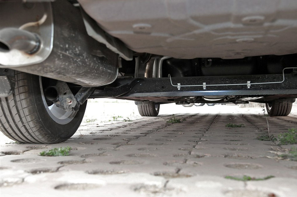 2014款 1.6L 自动高配型 引擎底盘