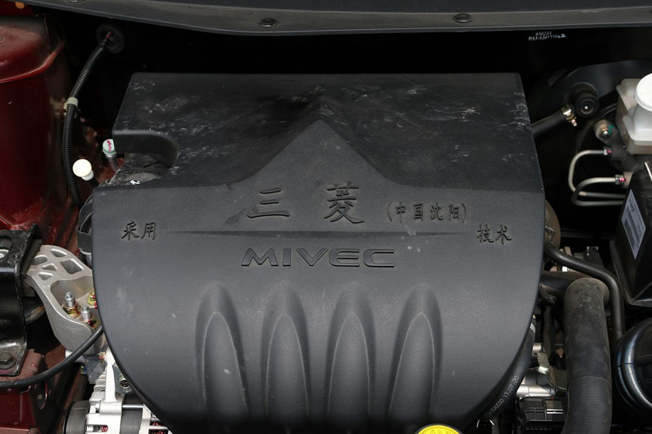 2014款 1.6L 自动高配型 引擎底盘