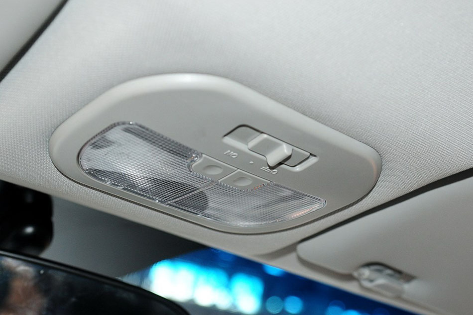 瑞风M3  2014款 基本型 座椅空间