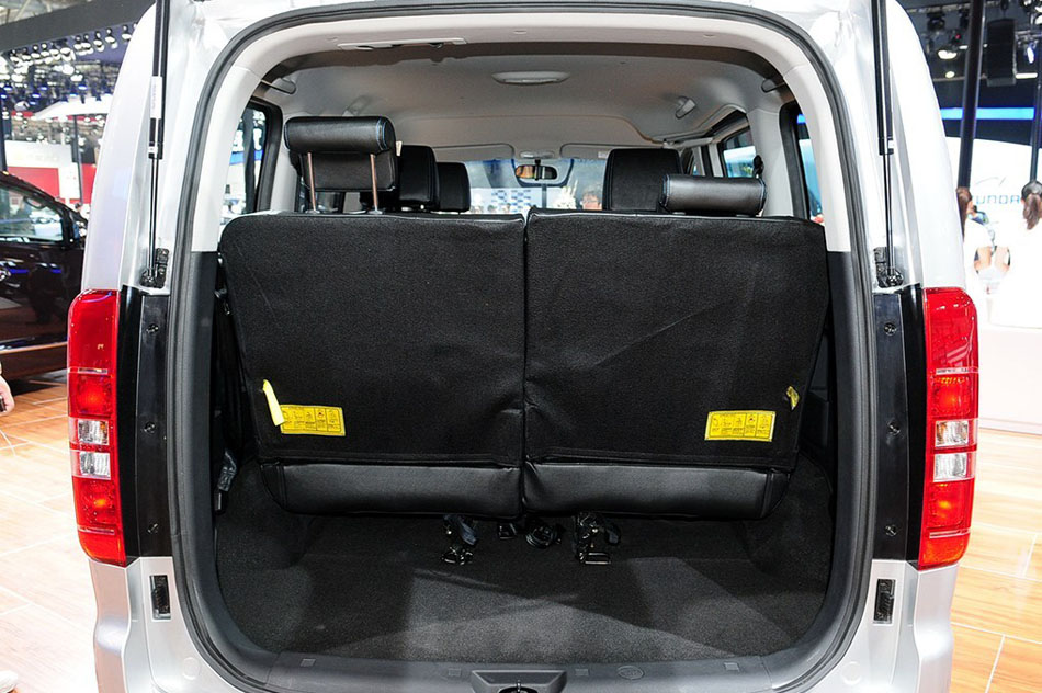 瑞风M3  2014款 基本型 座椅空间