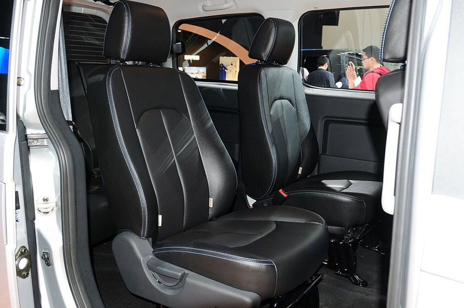 瑞风M3  2014款 基本型 座椅空间