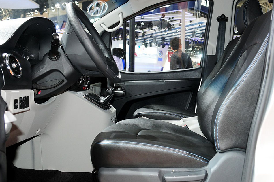 瑞风M3  2014款 基本型 座椅空间