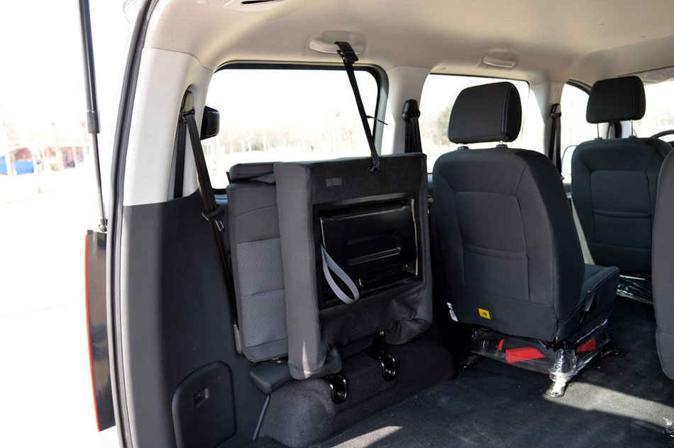 2015款 1.6L 豪华智能型 座椅空间