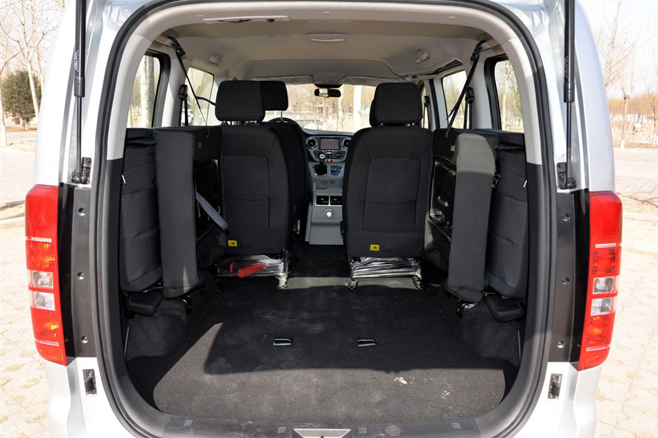2015款 1.6L 豪华智能型 座椅空间
