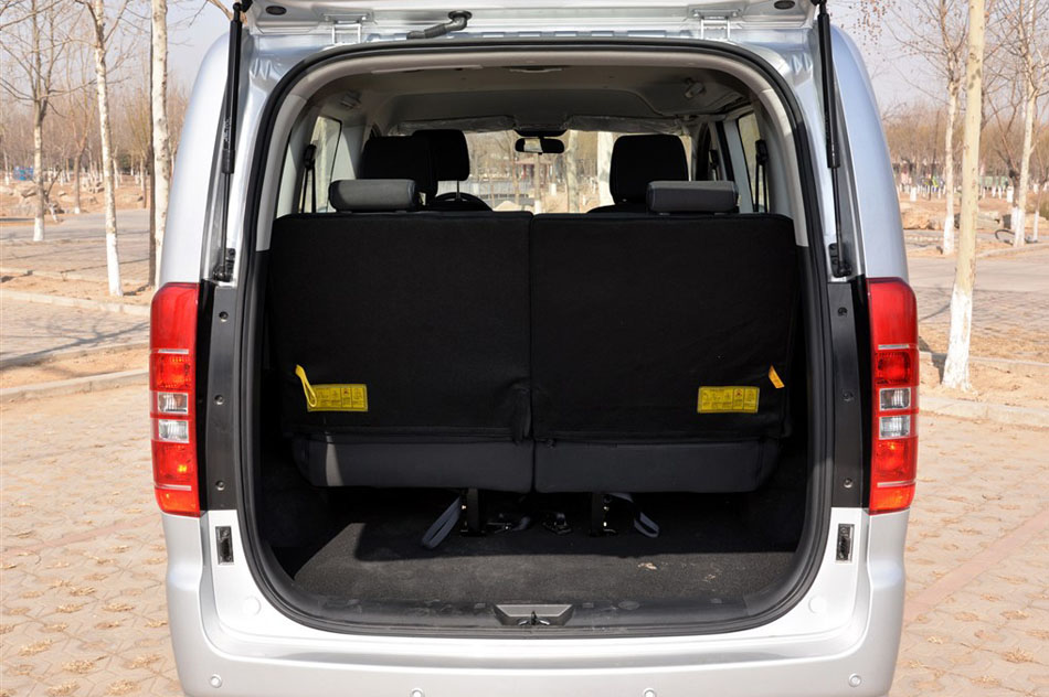 2015款 1.6L 豪华智能型 座椅空间