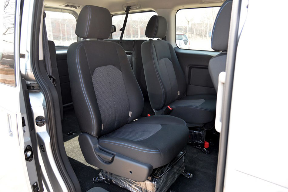 2015款 1.6L 豪华智能型 座椅空间