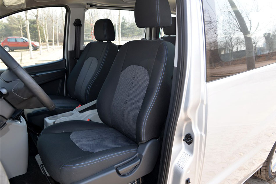 2015款 1.6L 豪华智能型 座椅空间