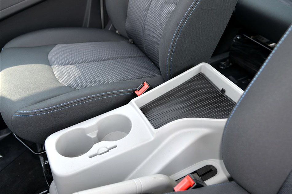 2015款 1.6L 豪华智能型 座椅空间