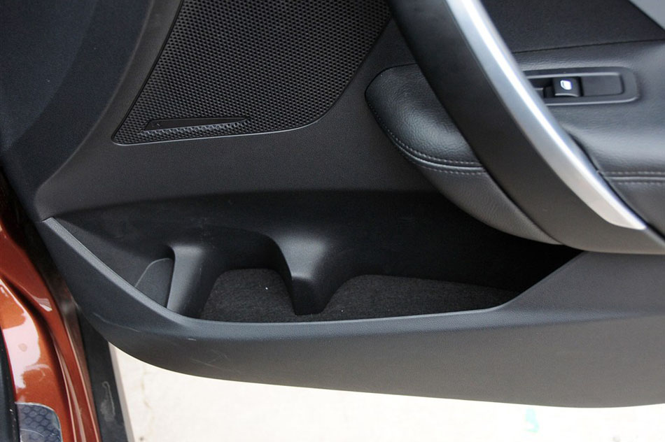 2014款 1.6T 豪华版THP200 座椅空间