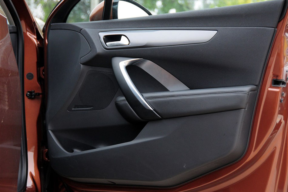 2014款 1.6T 豪华版THP200 座椅空间