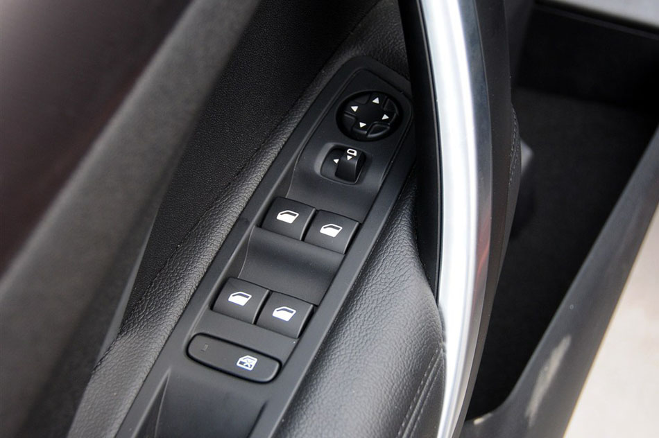 2014款 1.6T 豪华版THP200 座椅空间