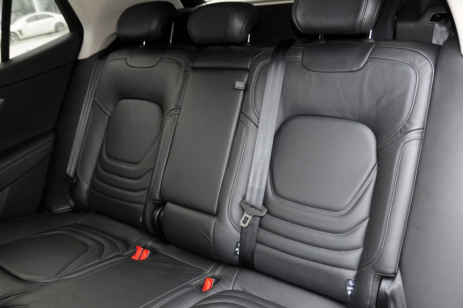 2014款 1.6T 豪华版THP200 座椅空间