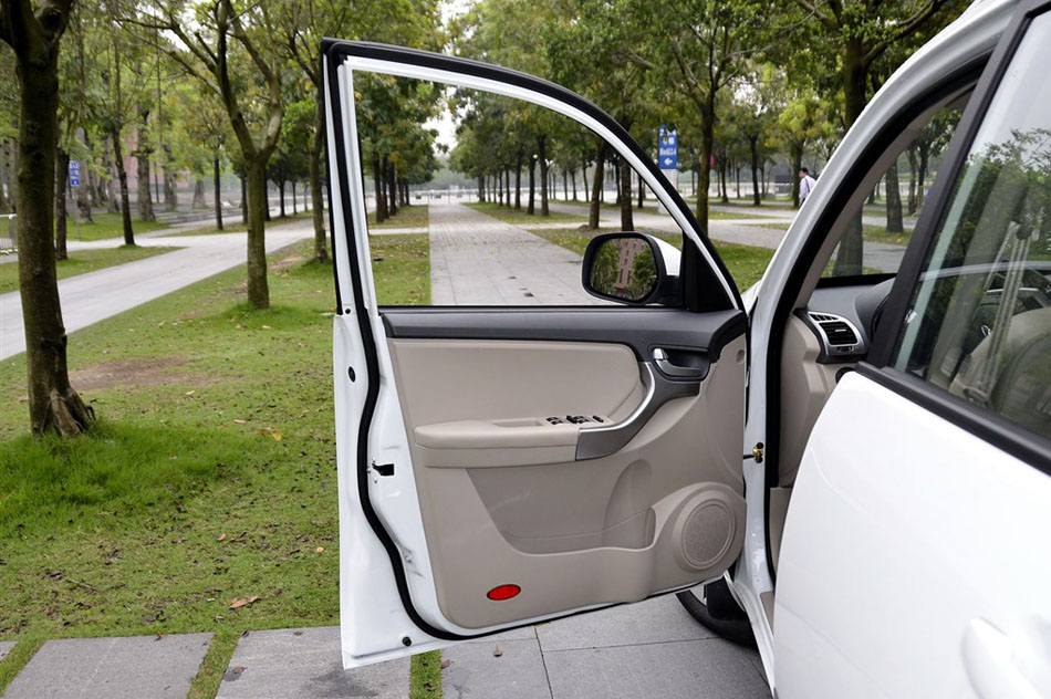 2014款 1.6L 手动豪华型 座椅空间