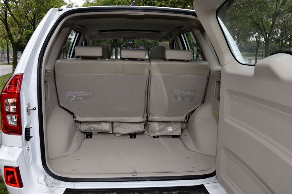 2014款 1.6L 手动豪华型 座椅空间