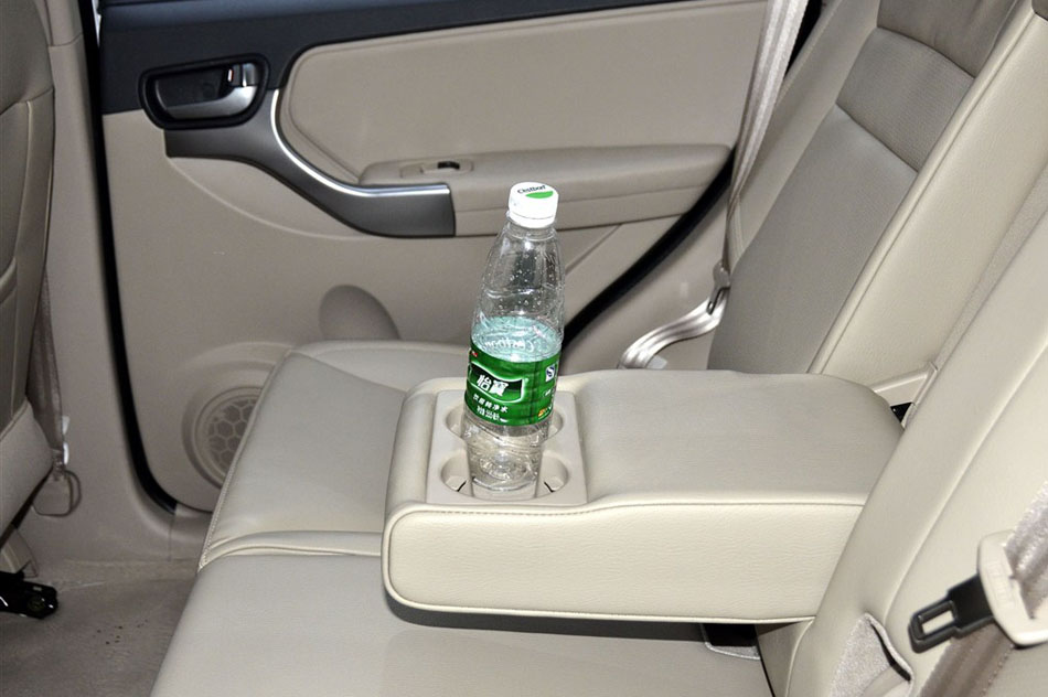 2014款 1.6L 手动豪华型 座椅空间