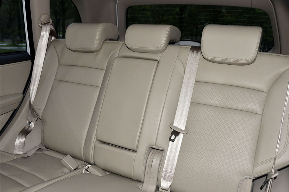 2014款 1.6L 手动豪华型 座椅空间