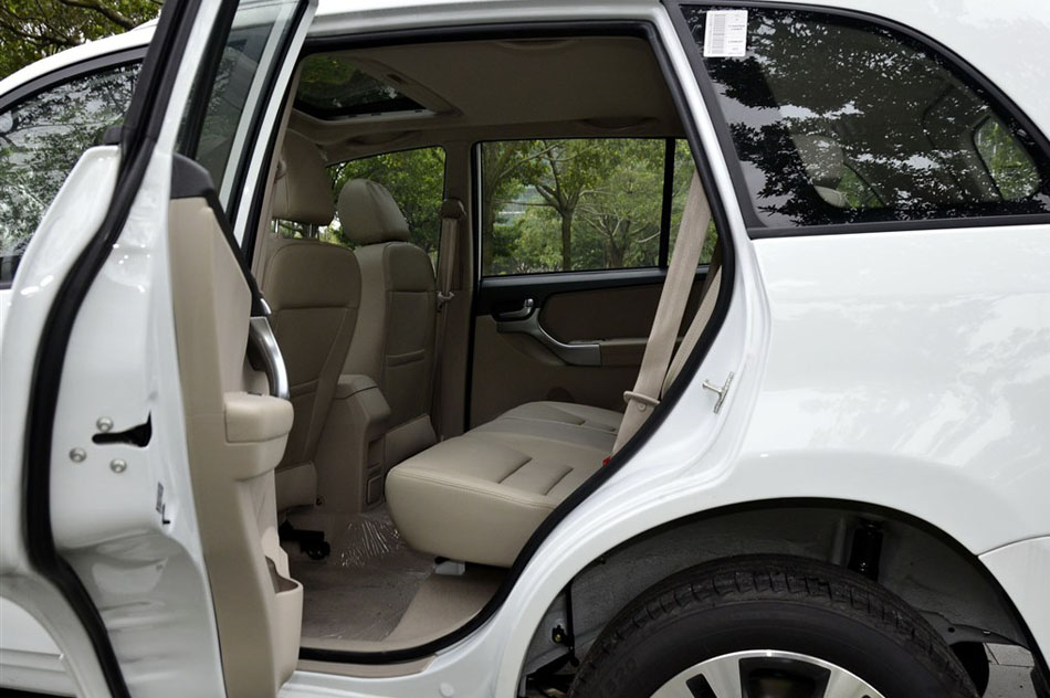 2014款 1.6L 手动豪华型 座椅空间