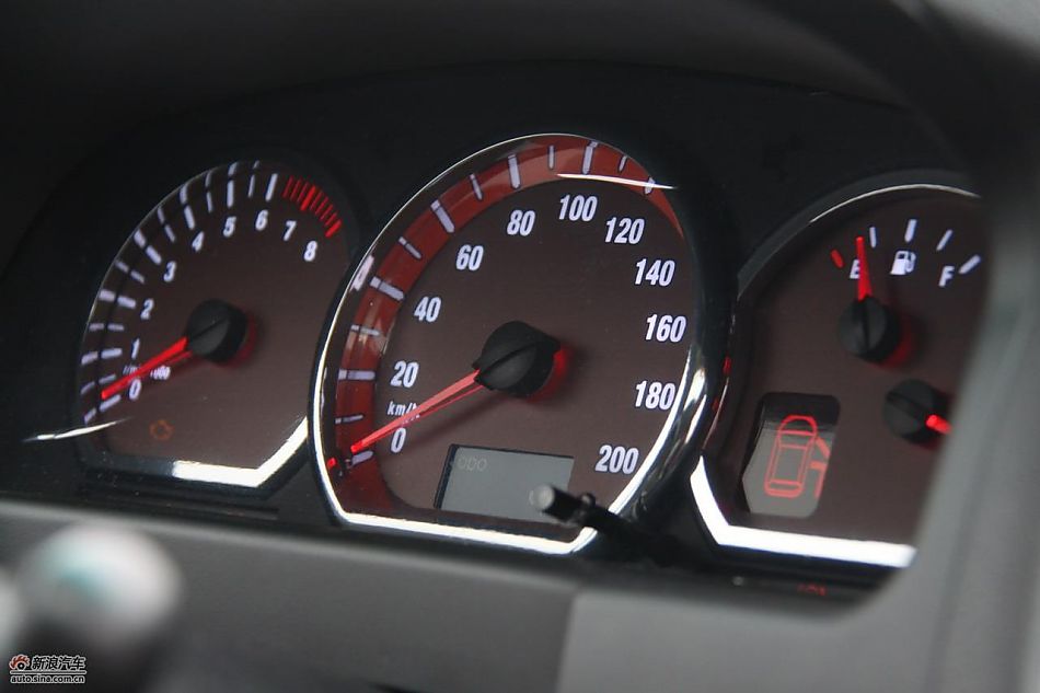 2010款风行菱智实拍图