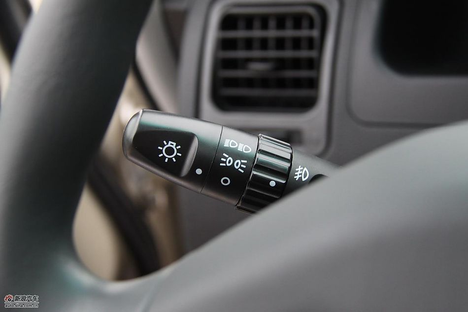 2010款风行菱智实拍图