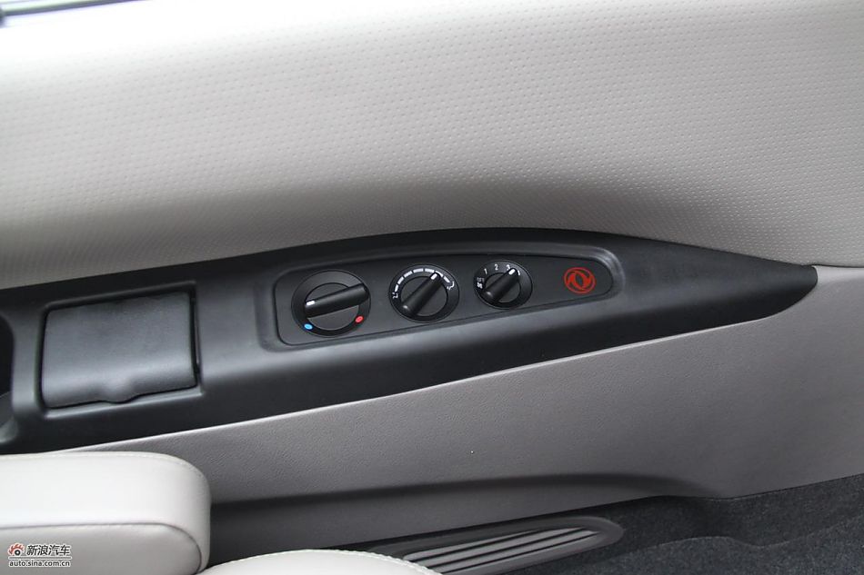 2010款风行菱智实拍图